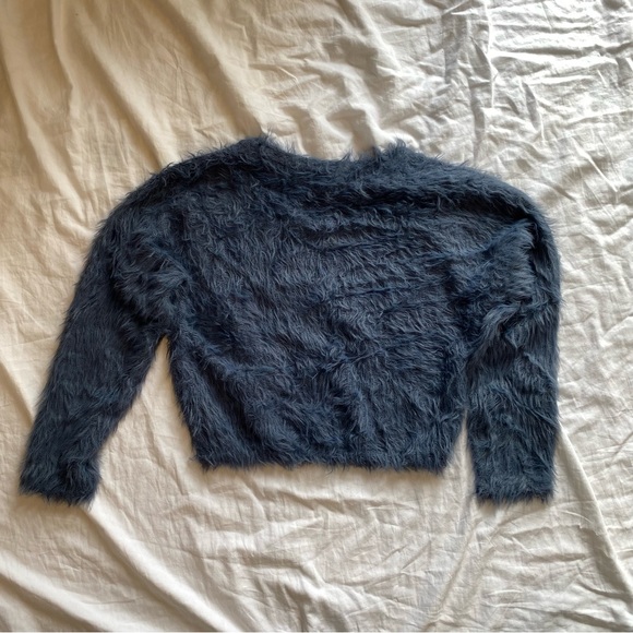 Blue fuzzy sweater US S - Picture 4 of 5